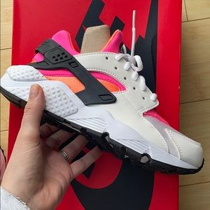 NIKE AIR HUARACHE “WHITE PINK POW”